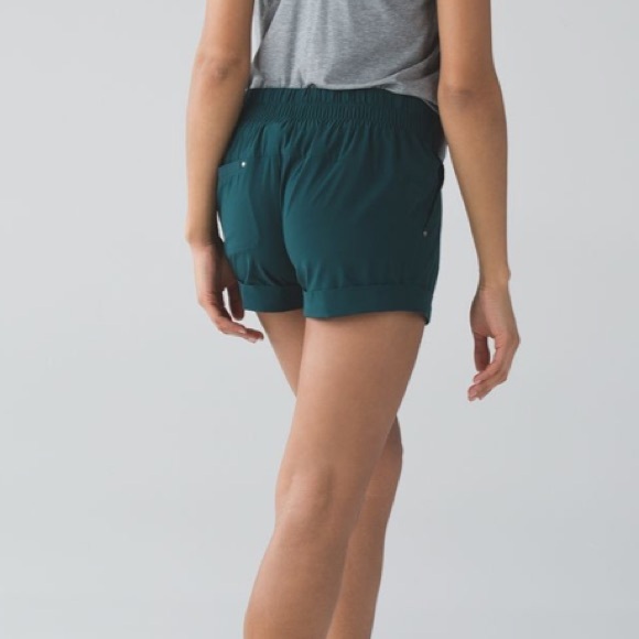 Lululemon Spring Break Away Short size 12 Deep Green - Picture 2 of 9